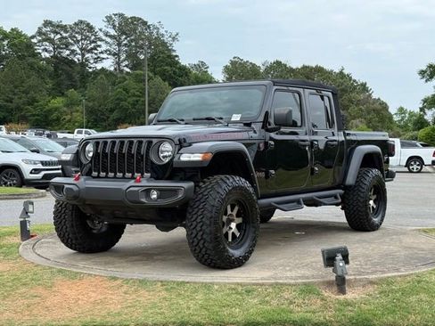 Used 2023 Jeep Gladiator Rubicon w/ Cold Weather Group AWD/4WD image 3