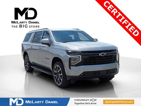 Used 2025 Chevrolet Suburban RST w/ RST Capability Package image 1