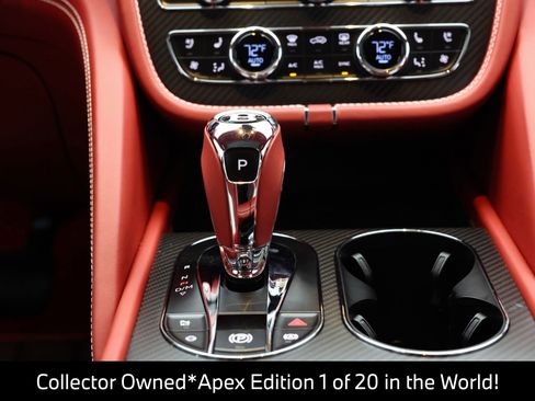 Used 2025 Bentley Bentayga AWD/4WD image 38