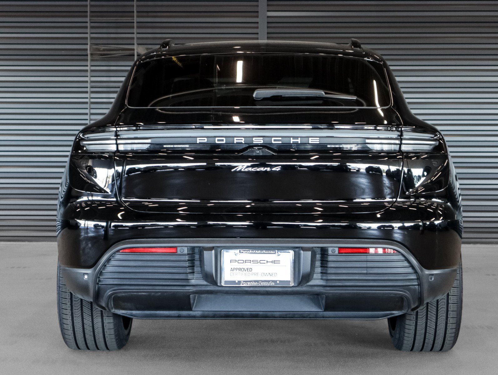 Certified 2024 Porsche Macan 4 Electric AWD/4WD image 9