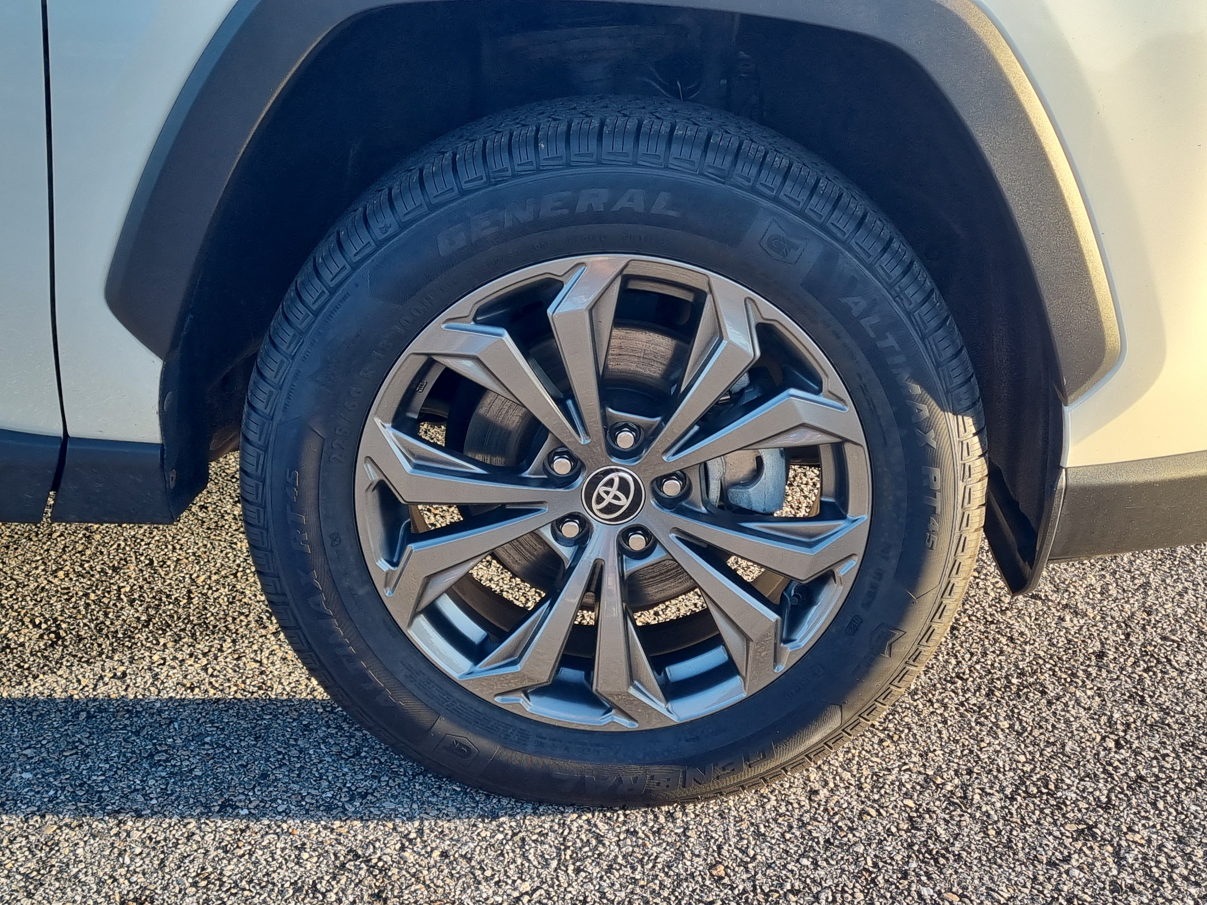 Used 2022 Toyota RAV4 Limited AWD/4WD image 9