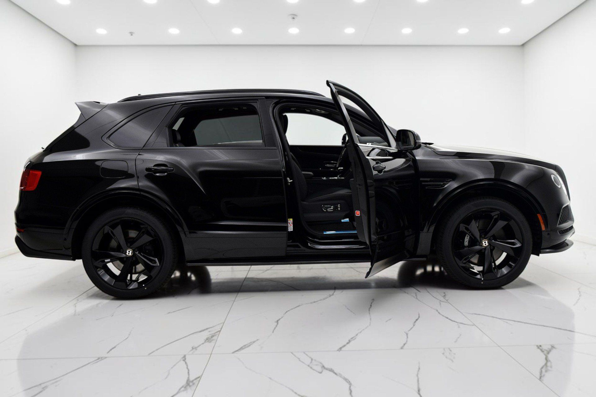 Certified 2019 Bentley Bentayga AWD/4WD image 5