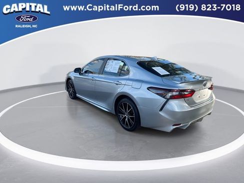 Used 2024 Toyota Camry SE image 6