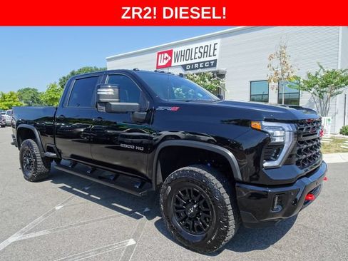 Used 2025 Chevrolet Silverado 2500 ZR2 w/ Technology Package AWD/4WD image 1