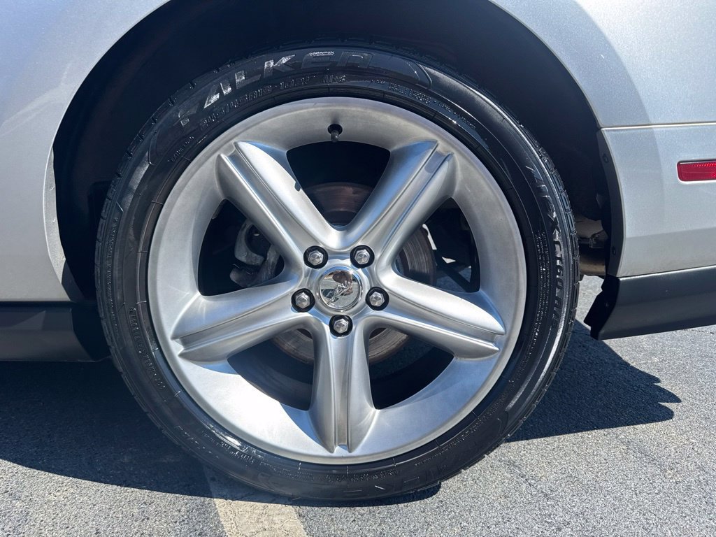 Used 2012 Ford Mustang GT Premium w/ Electronics Pkg RWD image 6