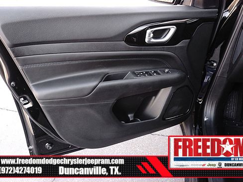 New 2026 Jeep Compass Latitude image 39