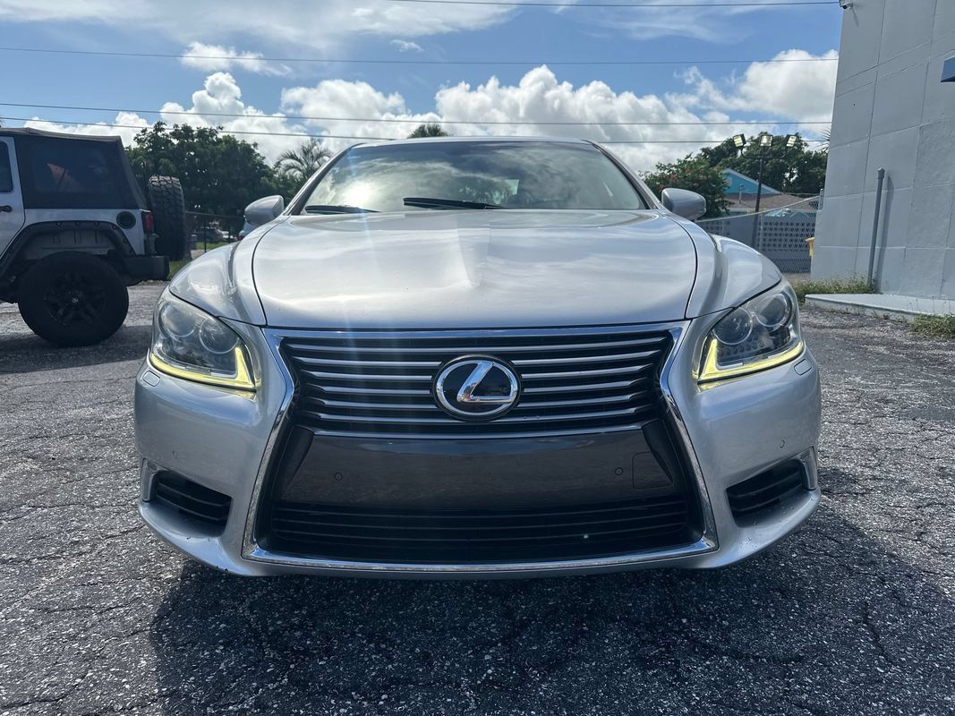 Used 2014 Lexus LS 460 w/ Comfort Package RWD image 5