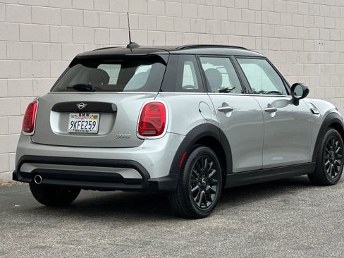 Used 2024 MINI Cooper 4-Door Hardtop image 2
