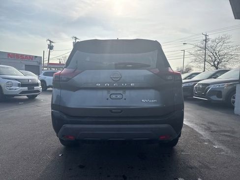 Used 2023 Nissan Rogue SV image 3