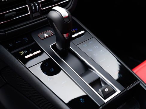 Used 2026 Porsche Macan AWD/4WD image 27