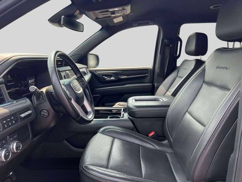 Used 2024 GMC Yukon XL Denali AWD/4WD image 18