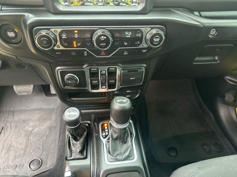 Used 2023 Jeep Wrangler Unlimited w/ Cold Weather Group image 25