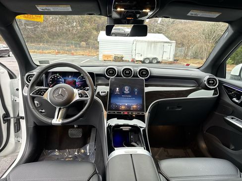 Used 2024 Mercedes-Benz GLC 300 4MATIC image 12