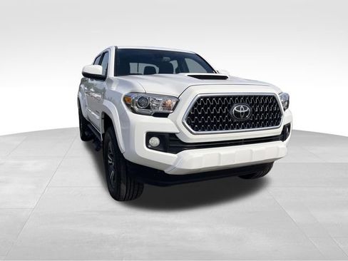 Used 2019 Toyota Tacoma TRD Sport w/ Technology Package RWD image 7