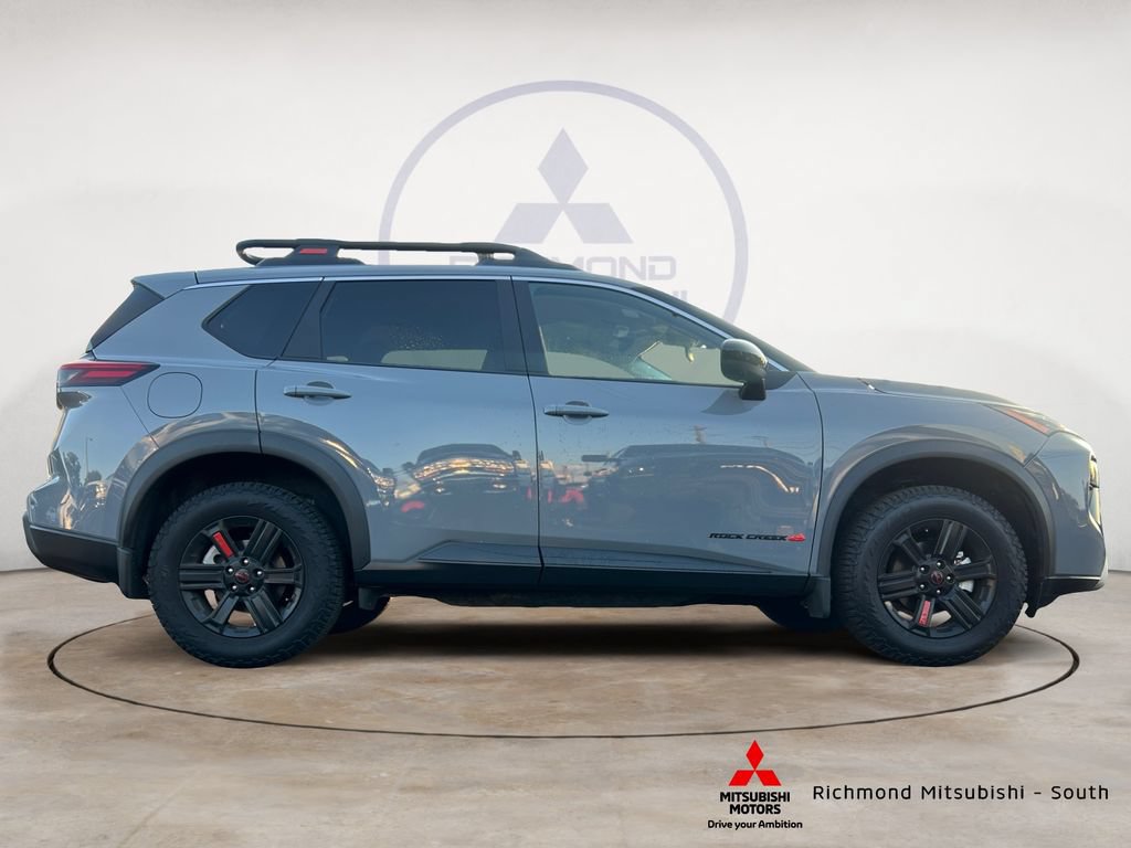 Used 2026 Nissan Rogue SV AWD/4WD image 2