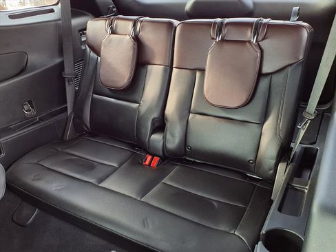 Used 2023 Ford Explorer Platinum w/ Technology Package image 17