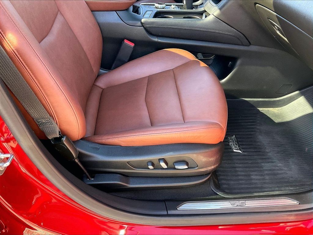 Used 2024 Cadillac XT5 Sportv w/ Technology Package AWD/4WD image 38
