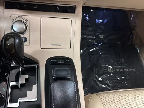 Used 2015 Lexus ES 350 w/ Luxury Package FWD image 12
