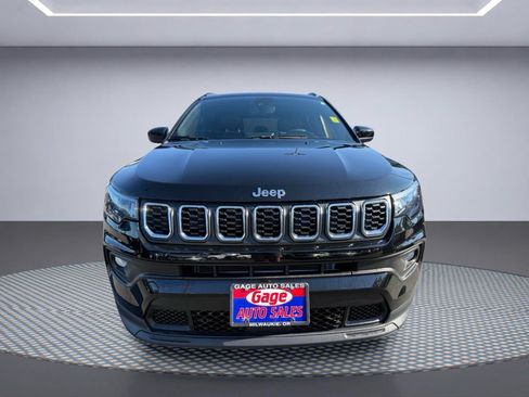 Used 2025 Jeep Compass Latitude w/ Sun & Sound Group AWD/4WD image 12