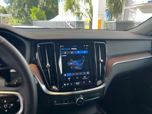 Used 2025 Volvo V60 B5 Cross Country Plus image 21