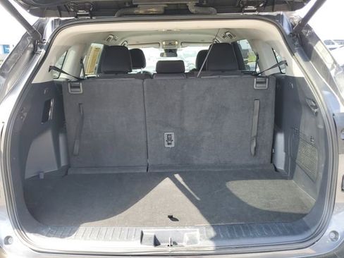 Used 2024 Toyota Highlander LE AWD/4WD image 11