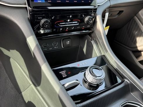 New 2025 Jeep Grand Cherokee Limited image 23