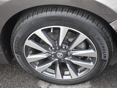 Used 2017 Nissan Altima 2.5 SL w/ Moonroof Package image 11