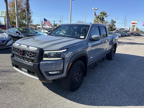 Used 2025 Nissan Frontier PRO-4X image 8