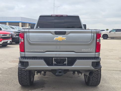 Used 2024 Chevrolet Silverado 3500 High Country w/ High Country Premium Package AWD/4WD image 4