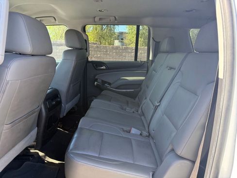 Used 2018 Chevrolet Suburban LT RWD image 11