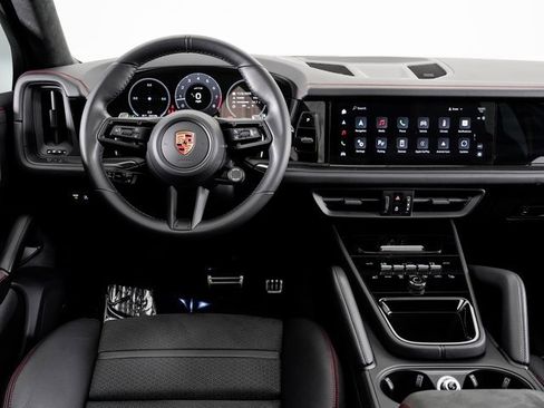 Used 2025 Porsche Cayenne GTS image 18