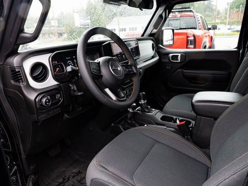 Used 2024 Jeep Gladiator Sport AWD/4WD image 19