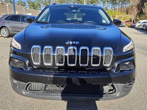Used 2017 Jeep Cherokee Latitude w/ Comfort/Convenience Group image 2