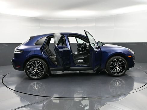 Certified 2025 Porsche Macan image 36