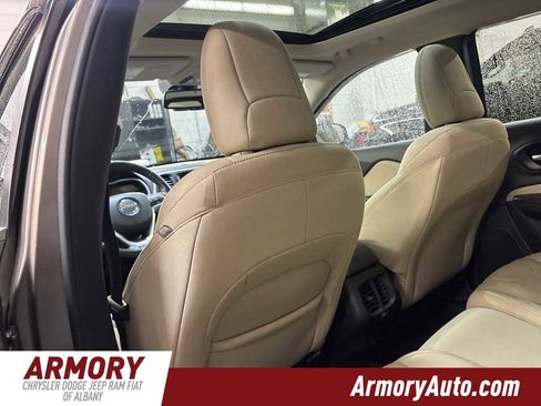 Used 2016 Jeep Cherokee Latitude w/ Comfort/Convenience Group image 29