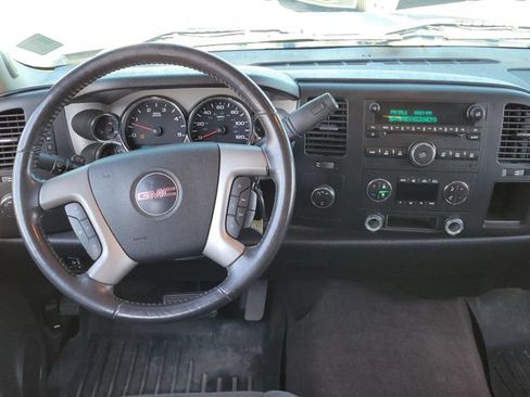 Used 2007 GMC Sierra 2500 SLE w/ Z71 Off-Road Package AWD/4WD image 9