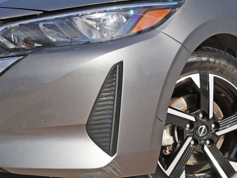 Used 2024 Nissan Sentra SV FWD image 10