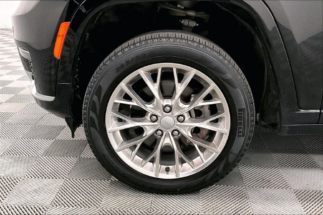 Used 2021 Jeep Grand Cherokee L Summit w/ Luxury Tech Group V AWD/4WD image 10