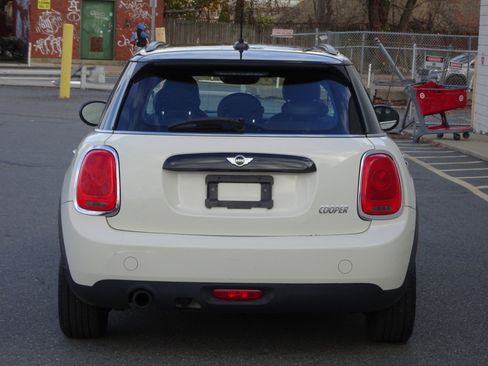 Used 2016 MINI Cooper 4-Door Hardtop image 6