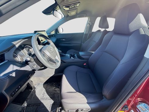 Used 2022 Toyota Venza LE AWD/4WD image 17