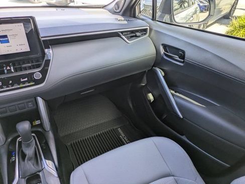 Used 2023 Toyota Corolla Cross AWD Hybrid w/ Moonroof Package image 16