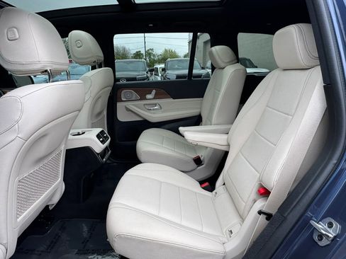 Used 2025 Mercedes-Benz GLS 450 4MATIC w/ AMG Line Exterior image 29