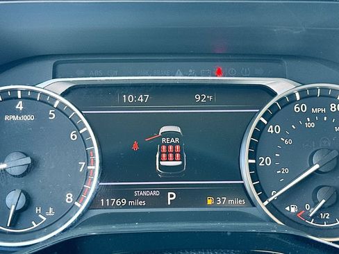 Used 2025 Nissan Pathfinder SL FWD image 12