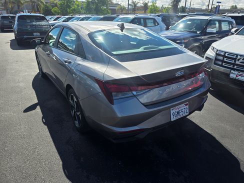 Used 2023 Hyundai Elantra SEL w/ Convenience Package image 4