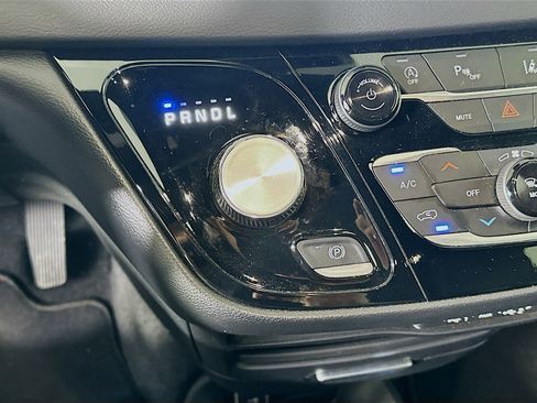 Used 2025 Chrysler Pacifica Select FWD image 24