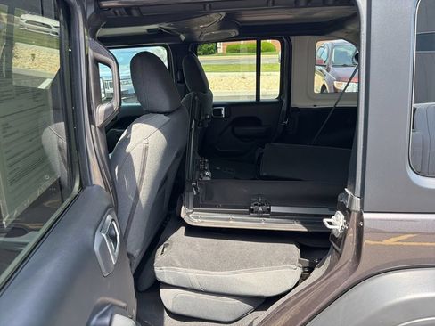 Used 2025 Jeep Wrangler Unlimited Sport AWD/4WD image 11
