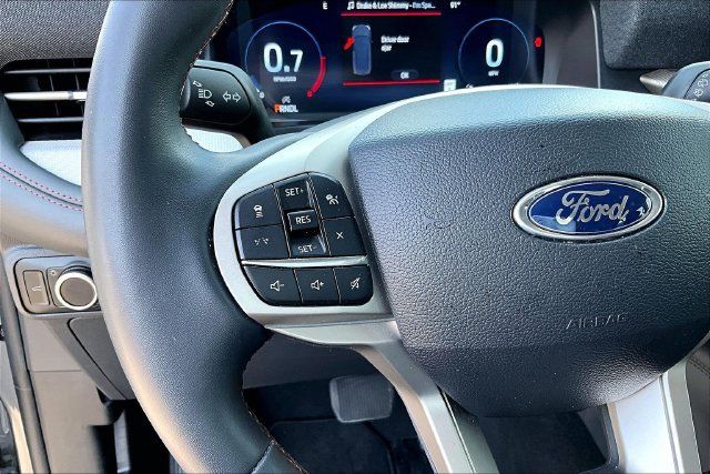 Used 2025 Ford Explorer Active RWD image 19