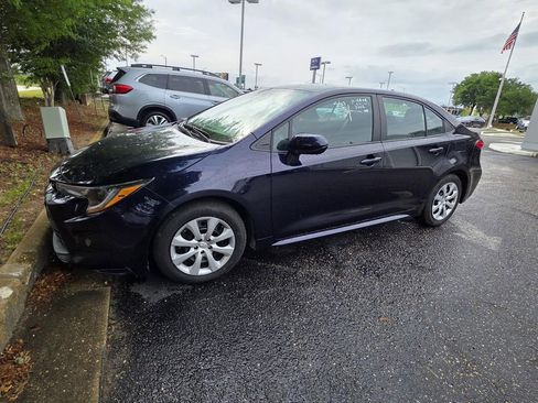 Used 2024 Toyota Corolla LE FWD image 4