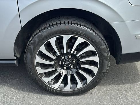 Used 2022 Lincoln Navigator L Black Label AWD/4WD image 9