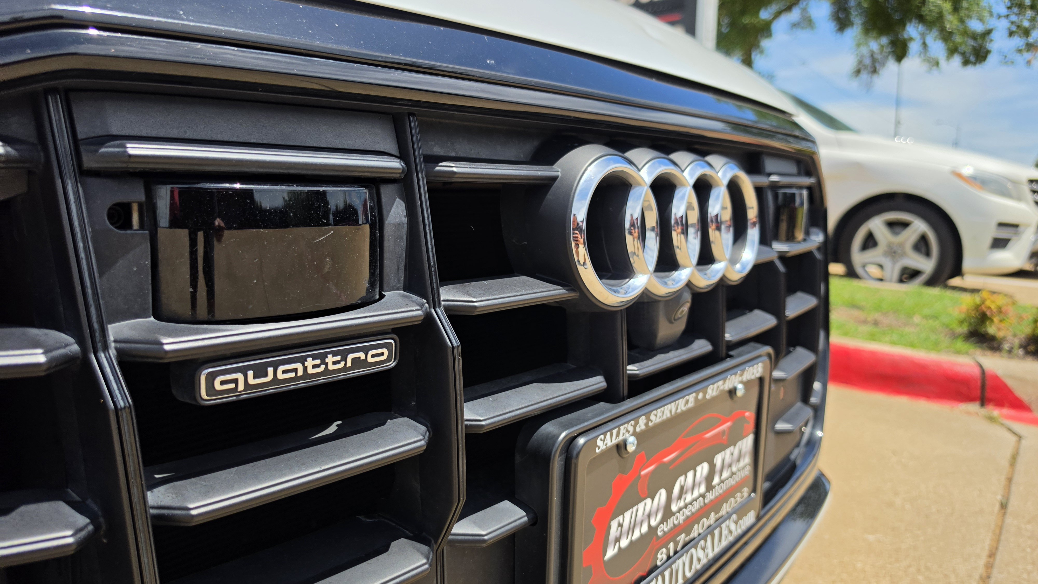 Used 2019 Audi Q8 Prestige w/ Luxury Package AWD/4WD image 13